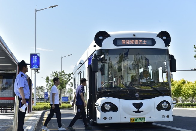 Smart 'Panda Bus' roams Tianjin streets