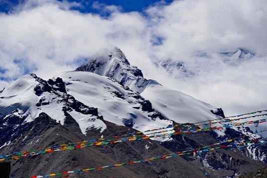 Tibet guards safety on highest mountain