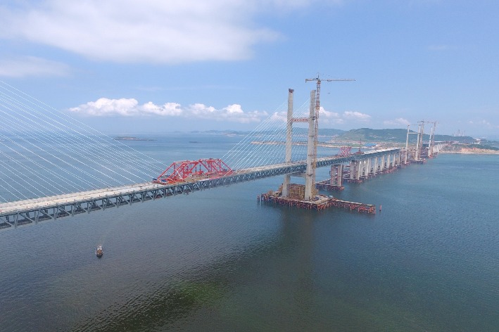 Pingtan cross-strait bridge connects its main fairway