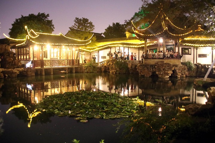 Night tour lights up Suzhou's historic garden