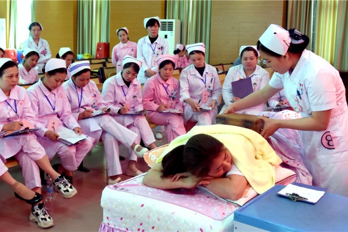 护士缺口 (hùshì quēkǒu): Nurse shortage