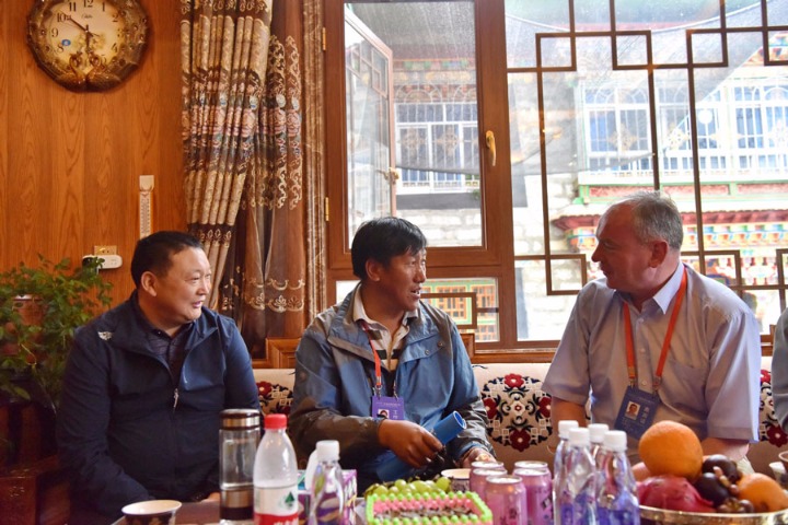 Tibet hosts forum to pool wisdom for development, opening-up