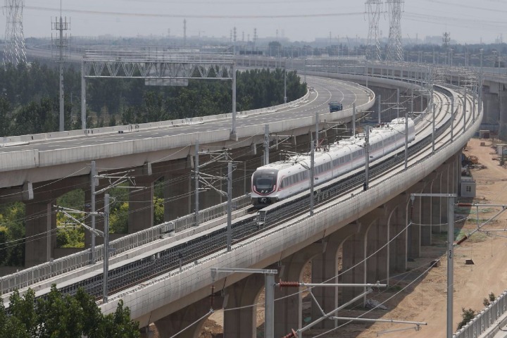 First test run for train on line to Beijing's new Daxing airport
