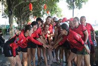 4000 paddlers join in Guangzhou dragon boat rivalry