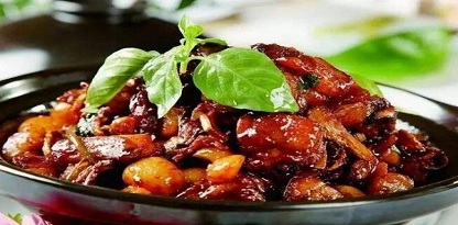 Sanbei Chicken (三杯鸡 Sān Bēi Jī)