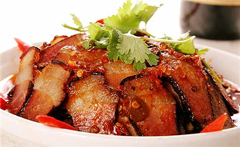 Steamed preserved meats (腊味合蒸, la wei he zheng)