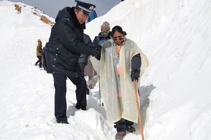 Indians make pilgrimage to Tibet