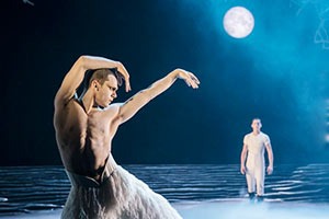 Matthew Bourne's all-male cast 'Swan Lake' to make its debut in Beijing