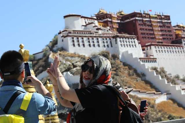 Plateau city Lhasa records highest temperature in four decades