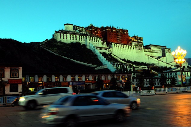 Vehicle growth mirrors better-off life in Lhasa