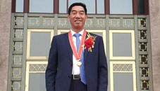 Zhoushan grassroots official honored as national model civil servant
