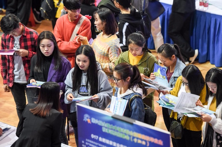 Average monthly salary in major cities nears 8,500 yuan