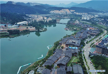 Wanda town in Guizhou witnesses continuous increase in tourists since opening in 2017