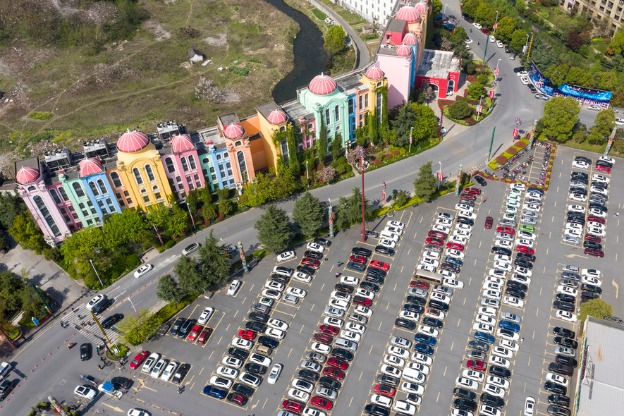 Intelligent parking benefits Hangzhou residents