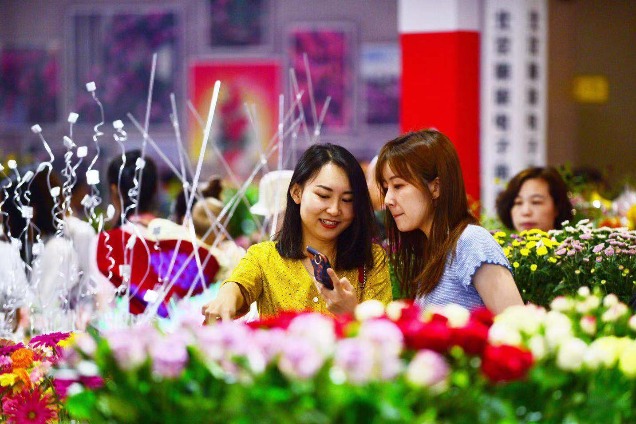 Yunnan flower expo draws big crowds