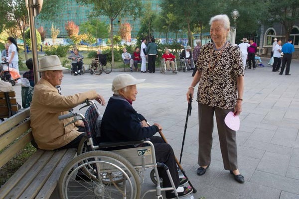 降低养老保险费率 (jiàngdī yǎnglǎobǎoxiǎn fèilǜ): Reducing pension insurance premium rate