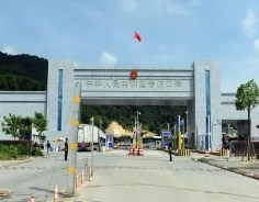 China-Vietnam bilateral port opens for operation