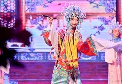 Hebei school celebrates traditional Chinese operas