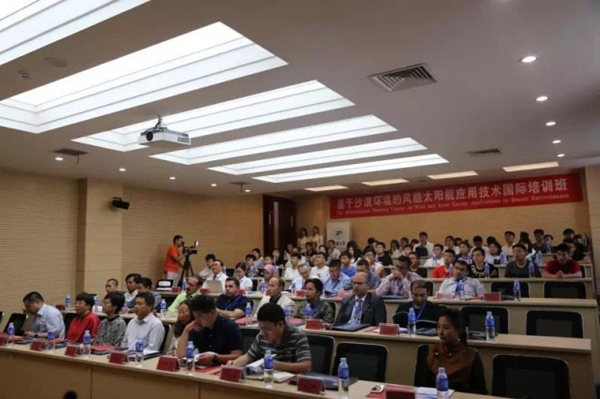 Expats learn about new energy technology in Inner Mongolia