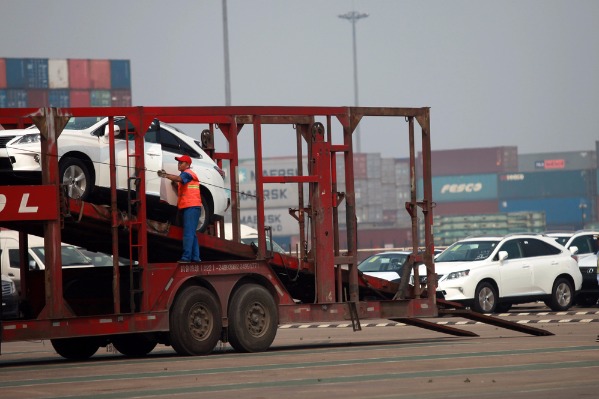 China exports first batch of second-hand commercial vehicles