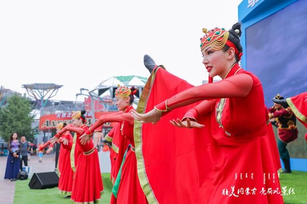Inner Mongolian art troupe bring traditional culture to Beijing