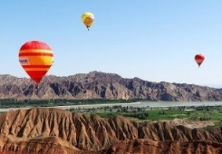 Balloons fly high over Gansu's Danxia landscape