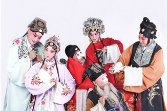 Traditional Chinese operas take comedy route to woo audiences