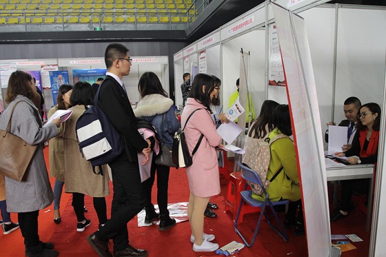 Wuhan lowers residency threshold to draw more talents
