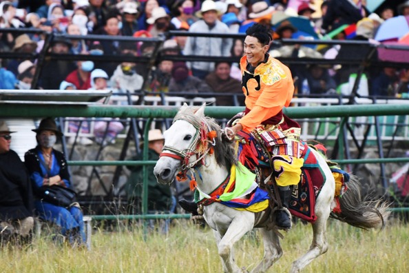 Horse racing festival held in Gansu