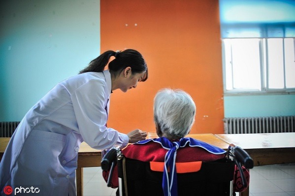 State Council stresses development of elderly care services