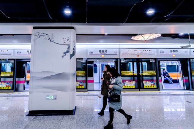 Kunming might punish people who play loud music on subway