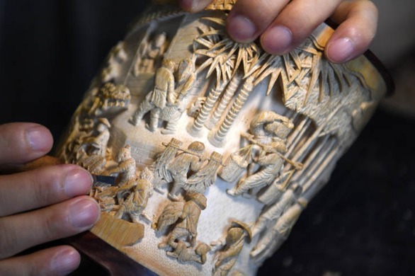 Inheritor makes beauty of Huizhou bamboo carving widely known among public