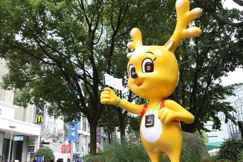 Shanghai Tourism Festival mascot greets visitors