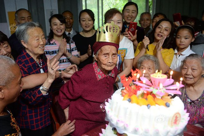 Centenarian celebrates birthday across six generations