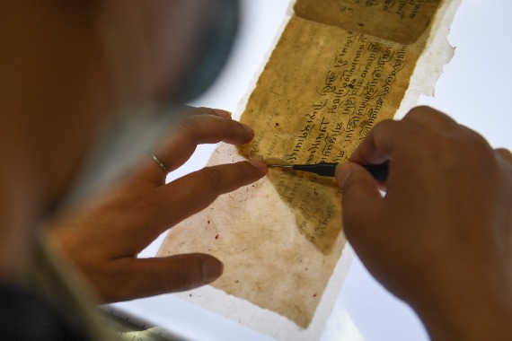 Ancient documents from monasteries in Tibet restored