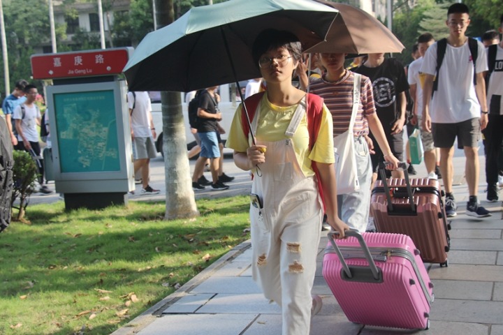 Over 500 HK freshmen start university in Fujian