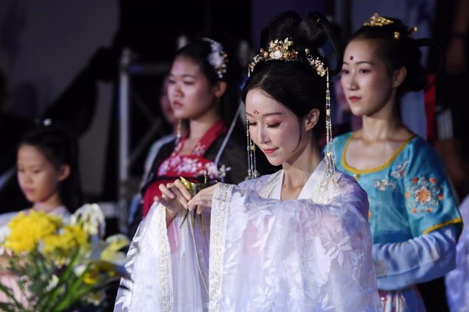 Blessing ceremony celebrating Mid-Autumn Festival held in Fuzhou, China's Fujian
