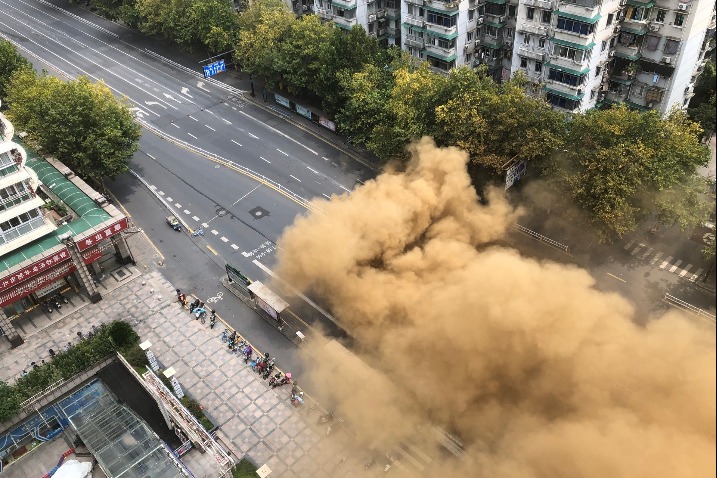 Road collapses in downtown Hangzhou