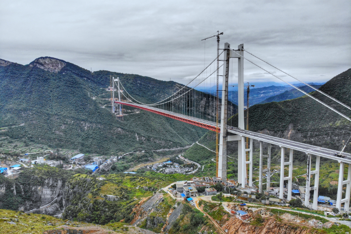 Major Guizhou bridge to open on National Day