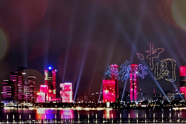 Shenzhen drone show displays well-wishes