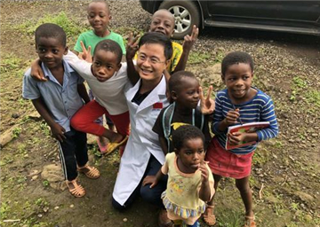 Zhuhai doctors highly praised for giving care in Africa
