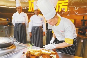 Flavorful, appetizing, foods step up to promote Zhuhai