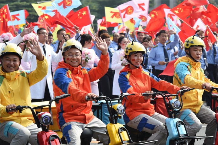 Mass pageantry salutes historic development of PRC