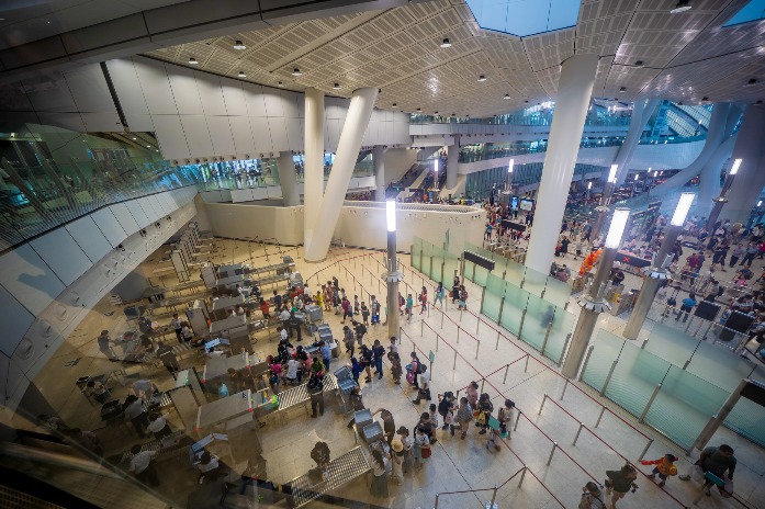 Guangzhou-Kowloon train halts service