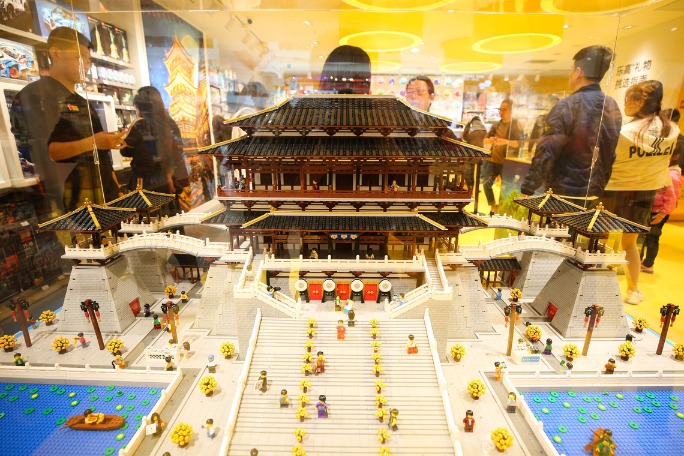 Legos re-create ancient Chinese building in Xi'an