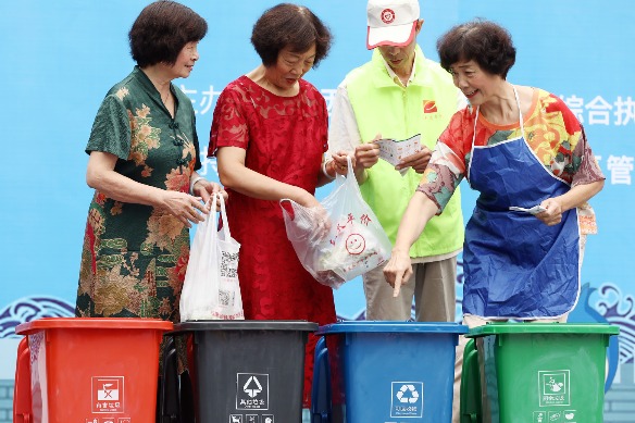 Beijing to issue fines for incorrect garbage sorting