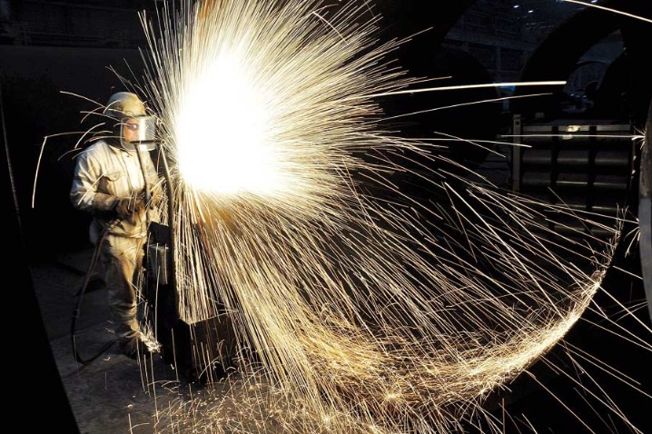 China's private, smaller enterprises report faster industrial output growth