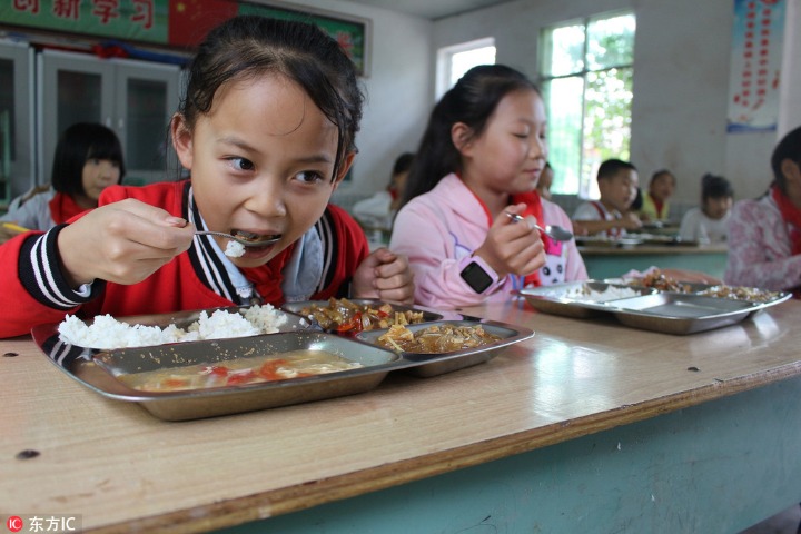 School canteens open kitchens for public supervision