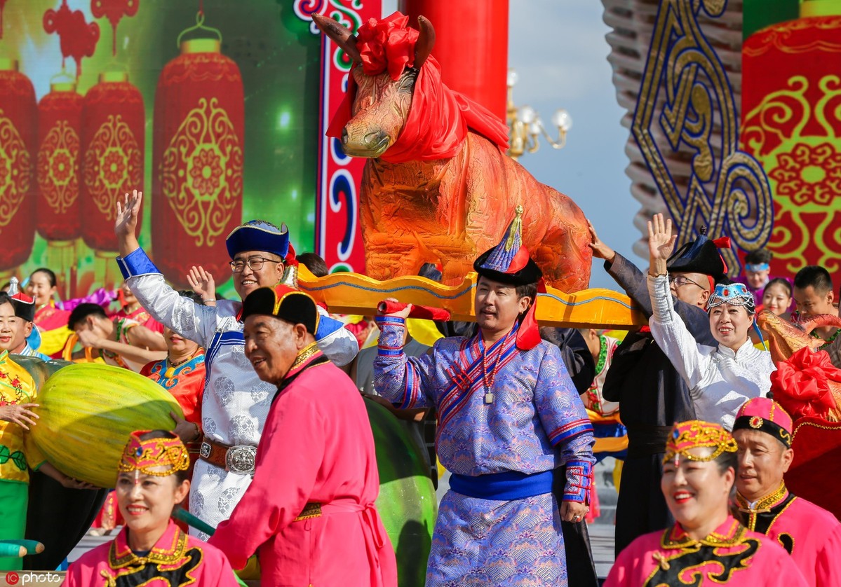 Hohhot celebrates Chinese Farmers' Harvest Festival