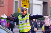 Legendary Wuxi traffic officer hangs up gloves